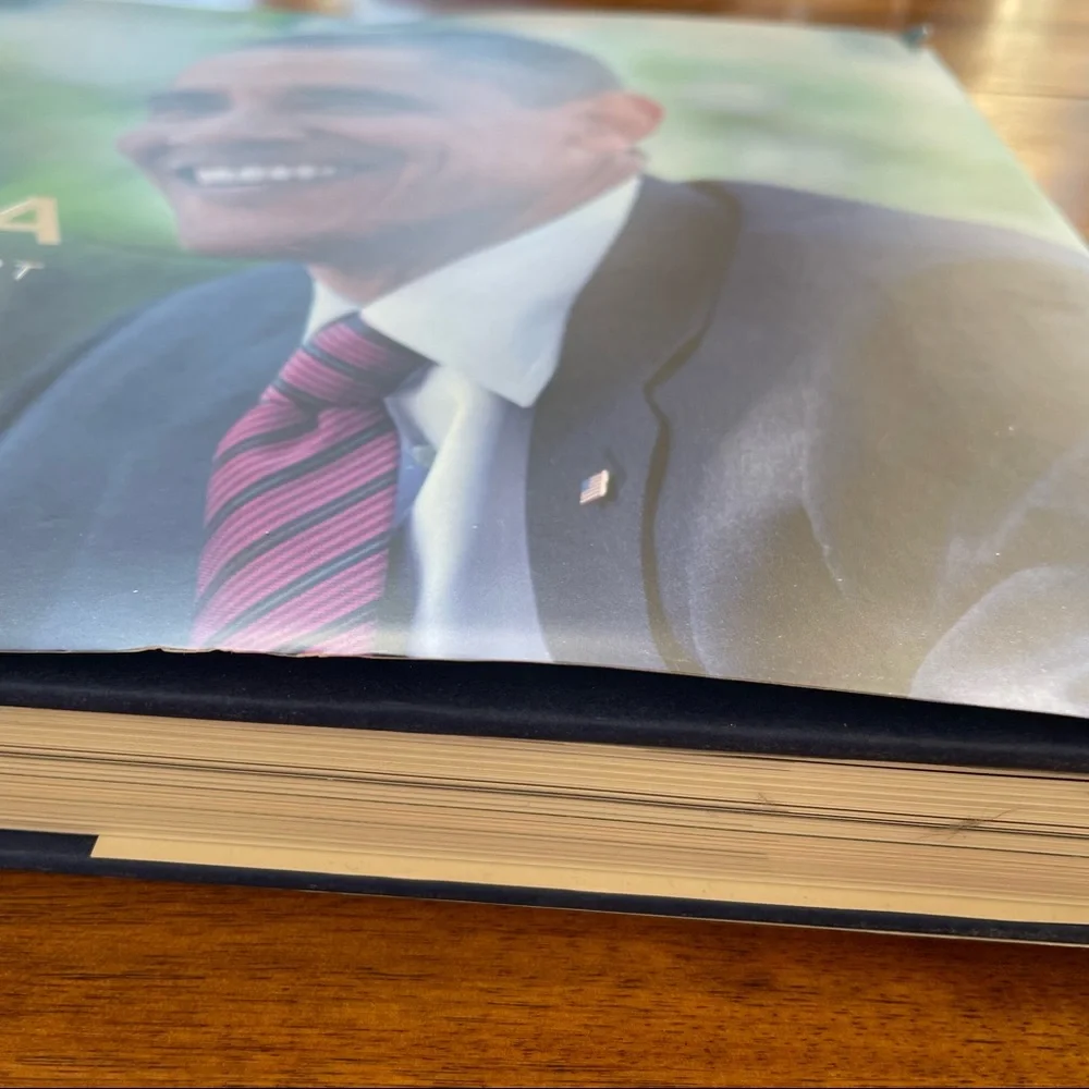 Obama: an Intimate Portrait hardcover coffee table book of Pete Souza’s photos